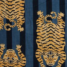 SP 1547 Tiger rug navy