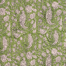 BP 1608 Spring paisley pin tuck