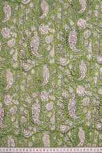 BP 1608 Spring paisley pin tuck