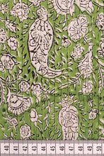 BP 1608 Spring paisley pin tuck