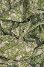 BP 1608 Spring paisley pin tuck