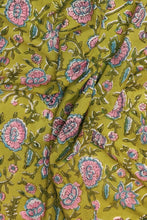 BP 1782 Lime floral