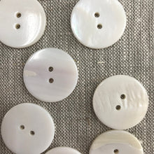 Buttons MOP 25mm (3)