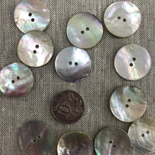 Buttons Agoya shell 25mm (3)
